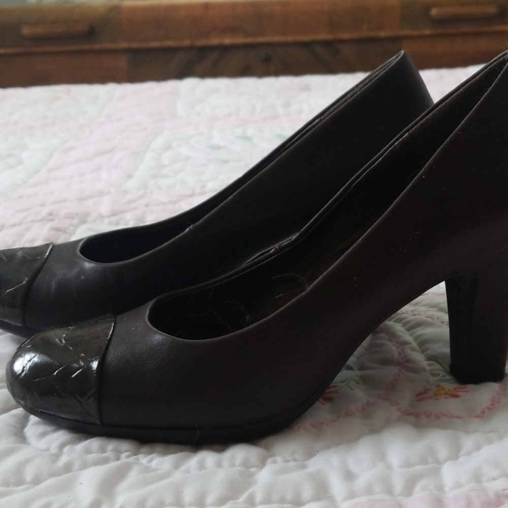 Brown Mootsies Tootsies pumps.  Size 8.  Almost li